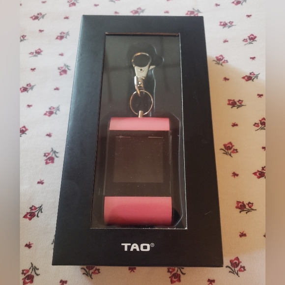 Tao Pink 1.5 Digital Photo Keychain Clip- holds 100 Pictures! - Picture 2 of 9